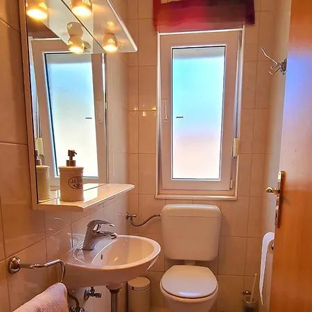 Spacious And Homely Duplex Apartment, 2 Living And 2 Bedrooms - Croeso Apartment *