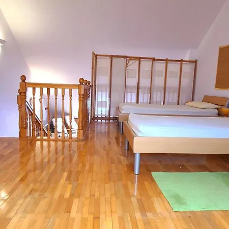 Apartment Spacious And Homely Duplex Apartment, 2 Living And 2 Bedrooms - Croeso