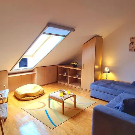 Spacious And Homely Duplex Apartment, 2 Living And 2 Bedrooms - Croeso