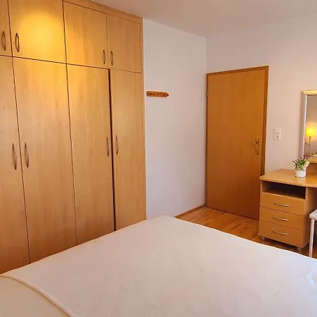 Spacious And Homely Duplex Apartment, 2 Living And 2 Bedrooms - Croeso Apartment *