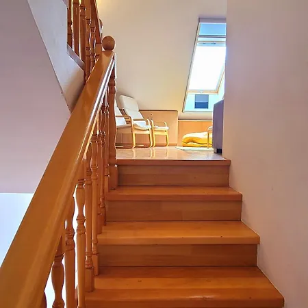 Spacious And Homely Duplex Apartment, 2 Living And 2 Bedrooms - Croeso