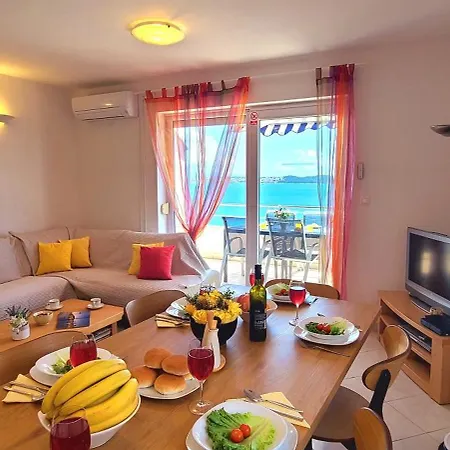Spacious And Homely Duplex Apartment, 2 Living And 2 Bedrooms - Croeso Apartment *