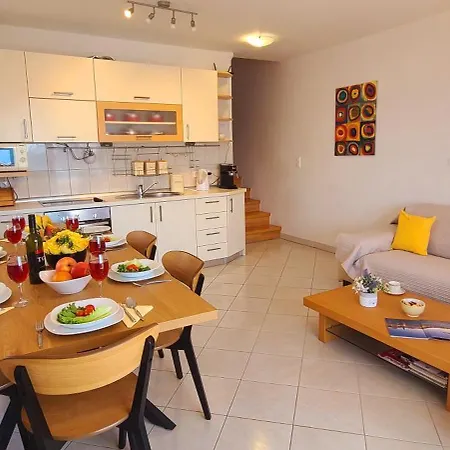 Apartment Spacious And Homely Duplex Apartment, 2 Living And 2 Bedrooms - Croeso