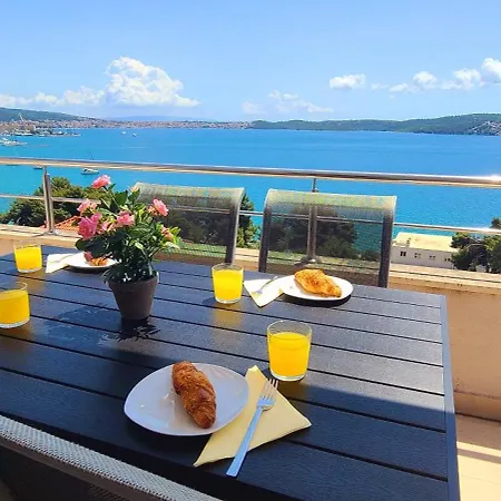Apartment Spacious And Homely Duplex Apartment, 2 Living And 2 Bedrooms - Croeso
